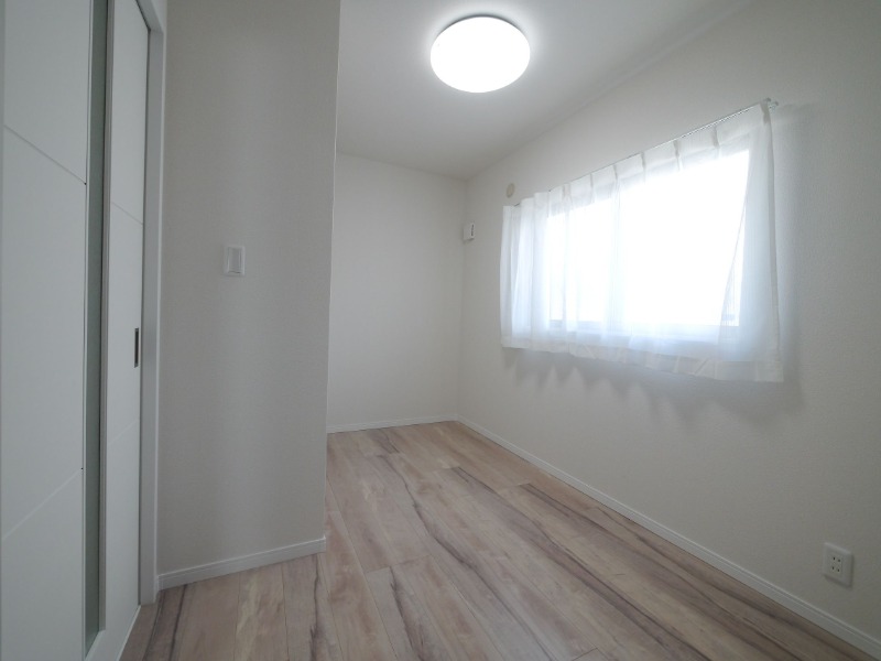 こちらは寝室にいかがでしょうか？