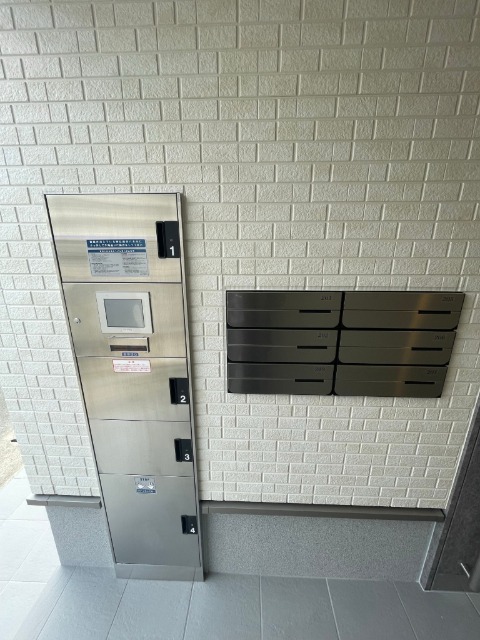 嬉しい宅配ボックス付きです