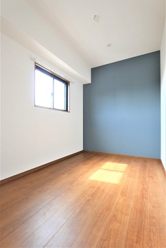 こちらは寝室にいかがでしょうか？？