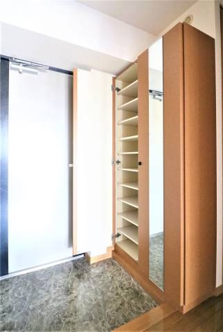 スニーカーからブーツまでたくさんの靴が収納できます