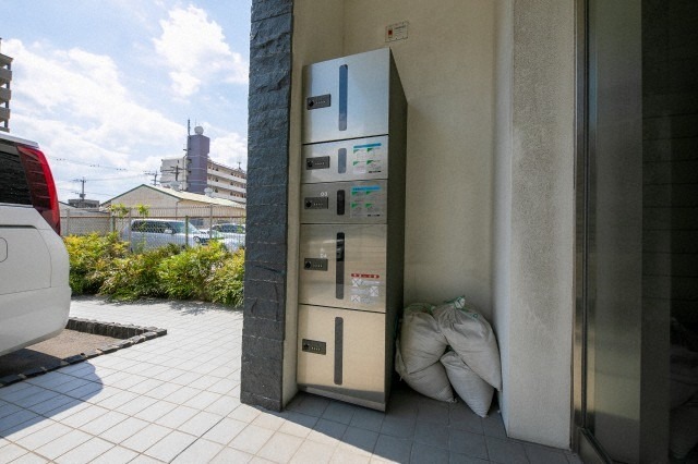 嬉しい宅配ボックス付き