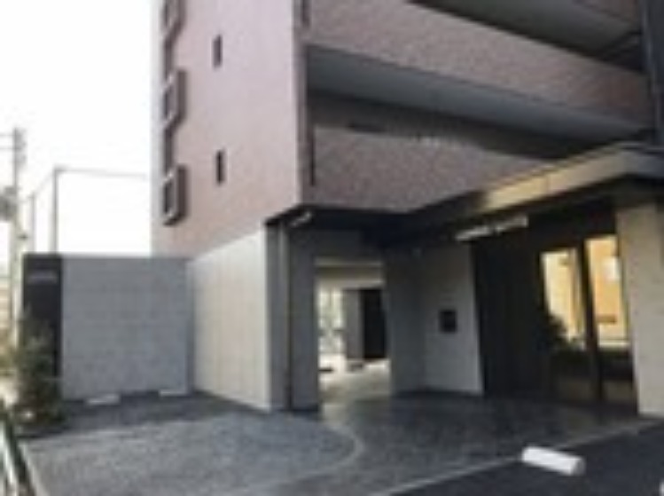 カッコいいエントランスです