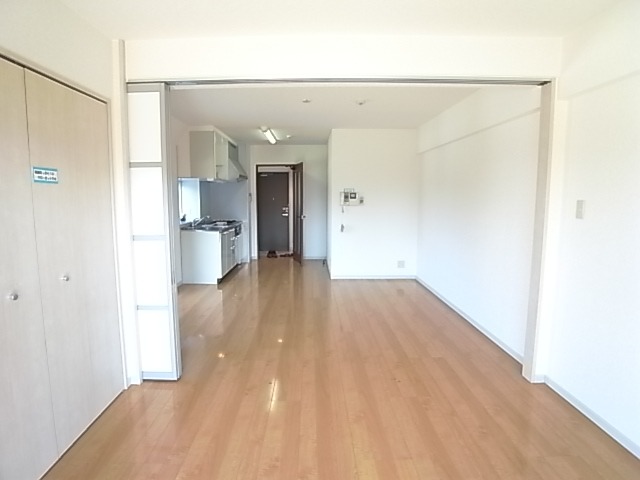 ワイドに使える洋室ですね