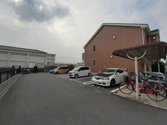 広々駐車しやすいです。