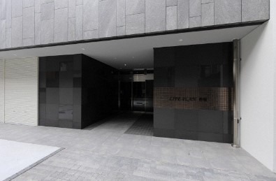 オシャレなエントランスですね