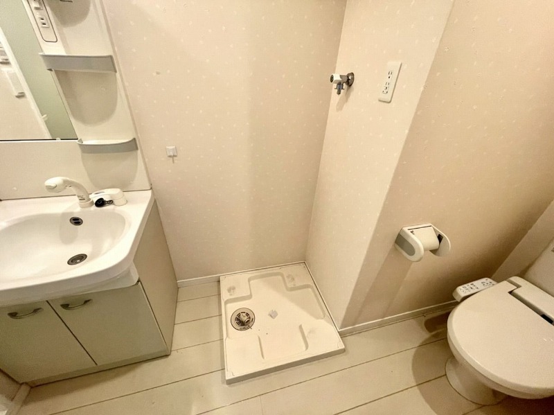室内洗濯機置場完備。