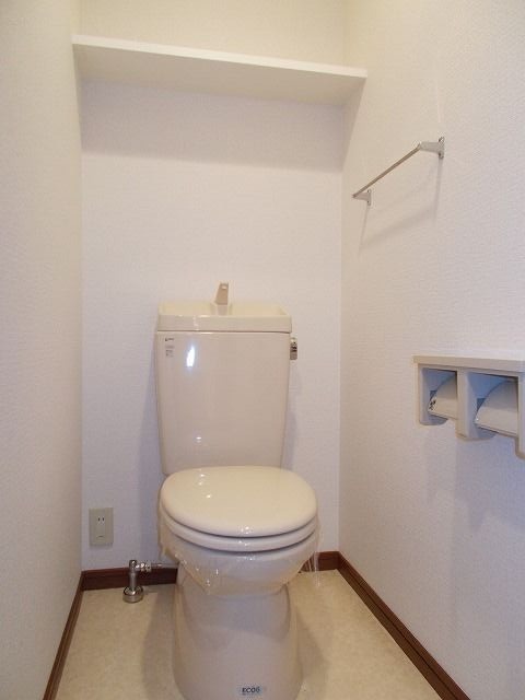 嬉しいウォシュレット完備です