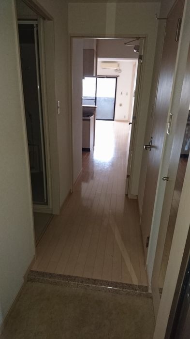 玄関に全身鏡ついてます