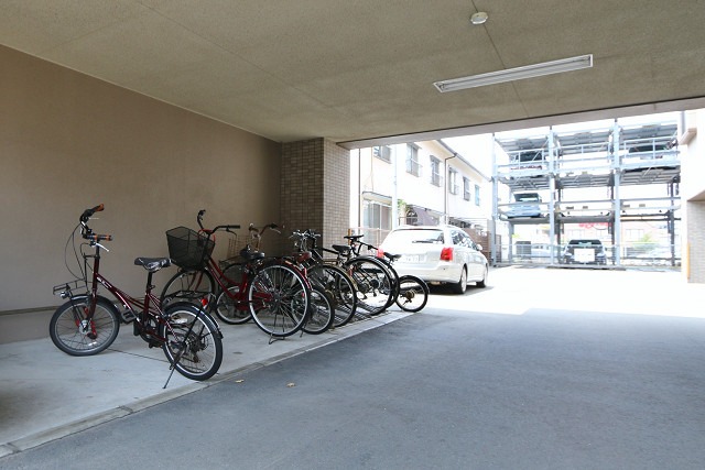 自転車はこちらで