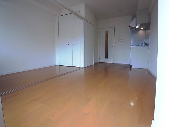 広々リビングでゆっくりお過ごしください