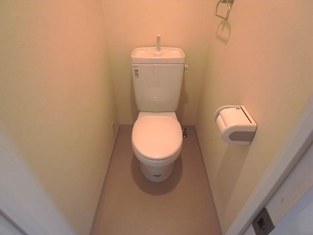 清潔感のあるトイレですね