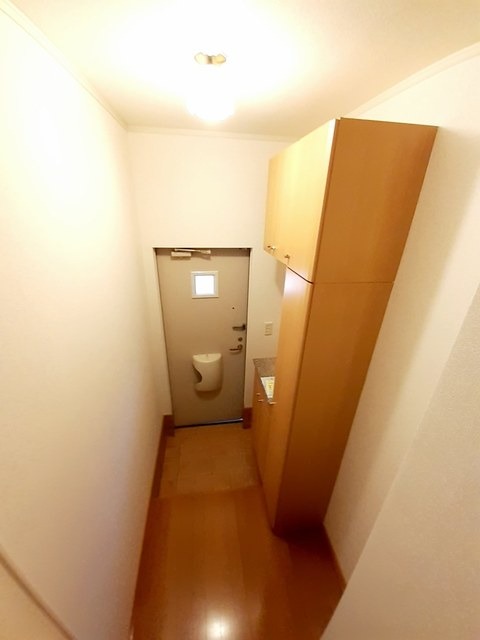 玄関収納完備。