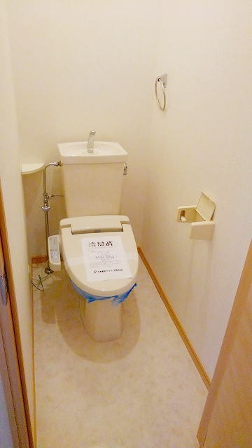 ウォシュレット付で清潔感のあるトイレです
