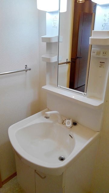 毎朝の身支度もしやすい洗面所です