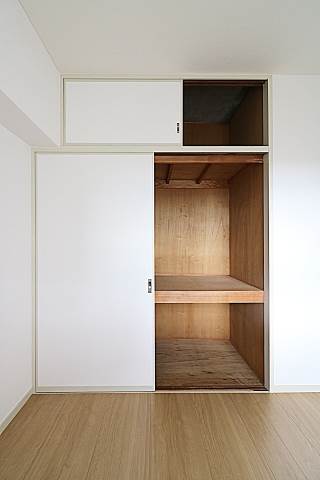 天袋付きの収納です。