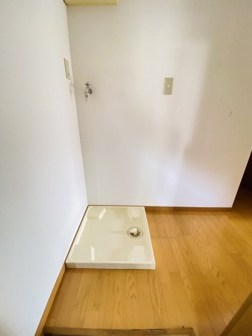 洗濯機置場は室内です。