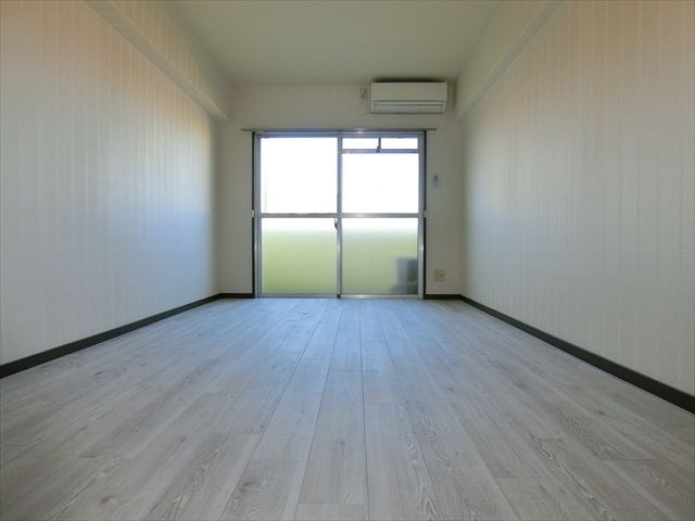 家具の配置がしやすいお部屋です