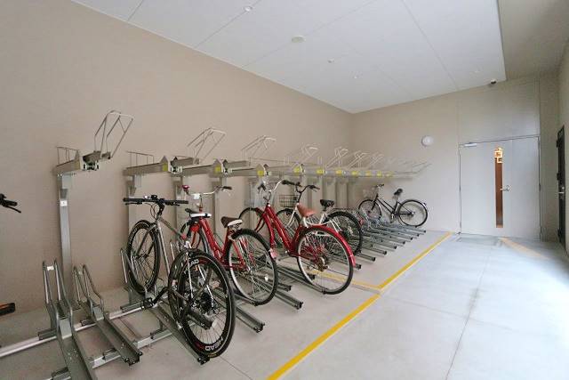 室内自転車置き場で雨に濡れません