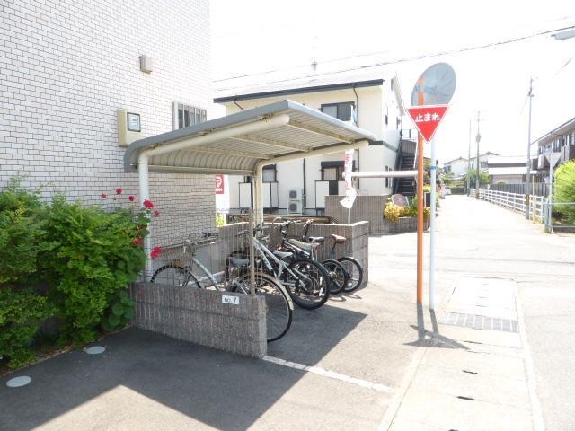 駐輪場完備。
