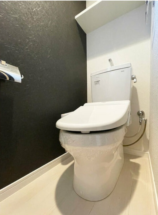 トイレ収納完備。