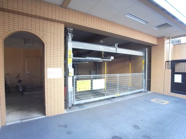 駐車場敷地内です。