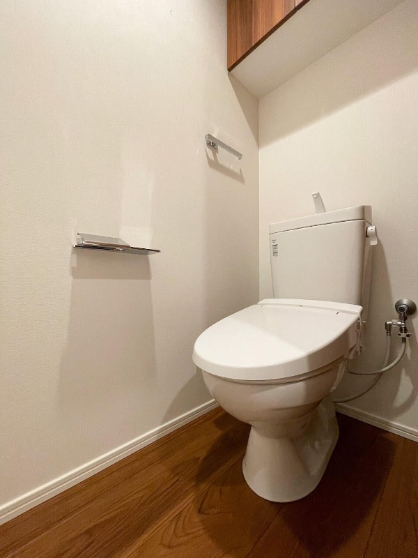 トイレ収納完備。