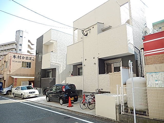 白基調の綺麗な外観です