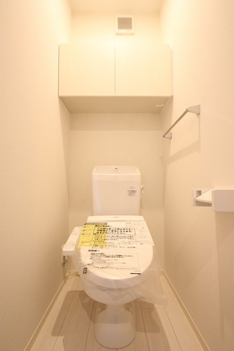 トイレ収納完備。