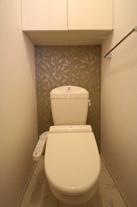 トイレ収納完備。