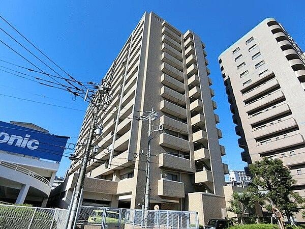 目を引く立派な外観ですね