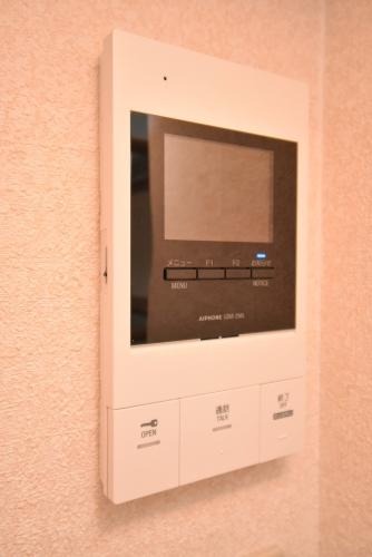 モニター付きインターホンで安心です。