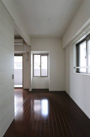 白基調で綺麗なお部屋です。