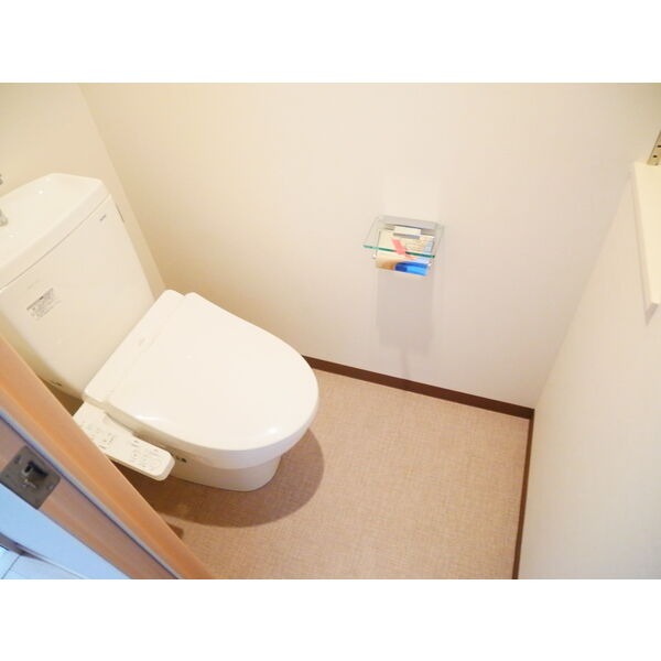 清潔感のあるトイレですね