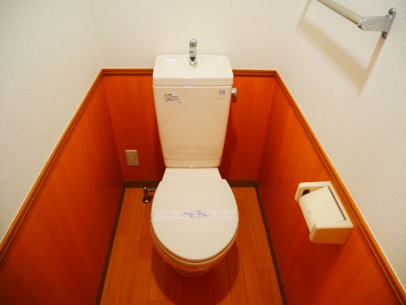 清潔感のあるトイレですね