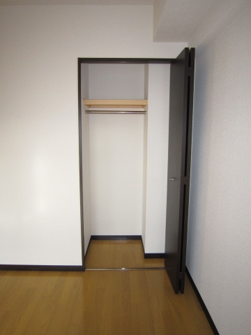 お洋服が多い方でも楽々収納できます