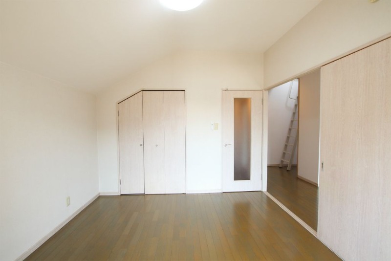 こちらは寝室にいかがでしょうか？？