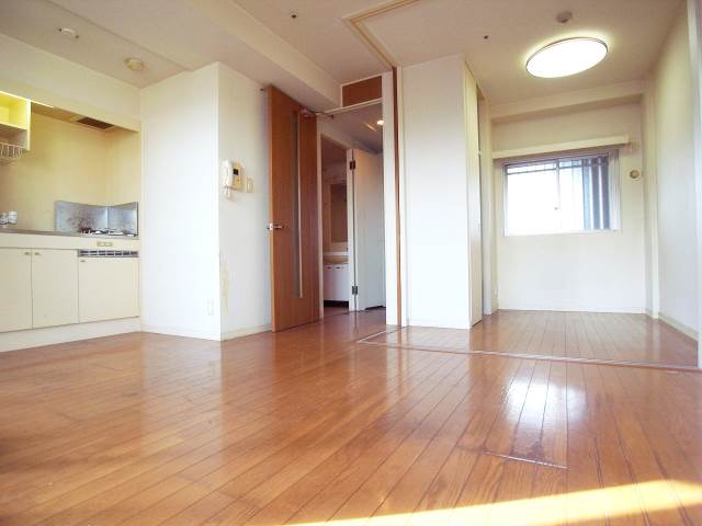 家具の配置がしやすいリビングですね