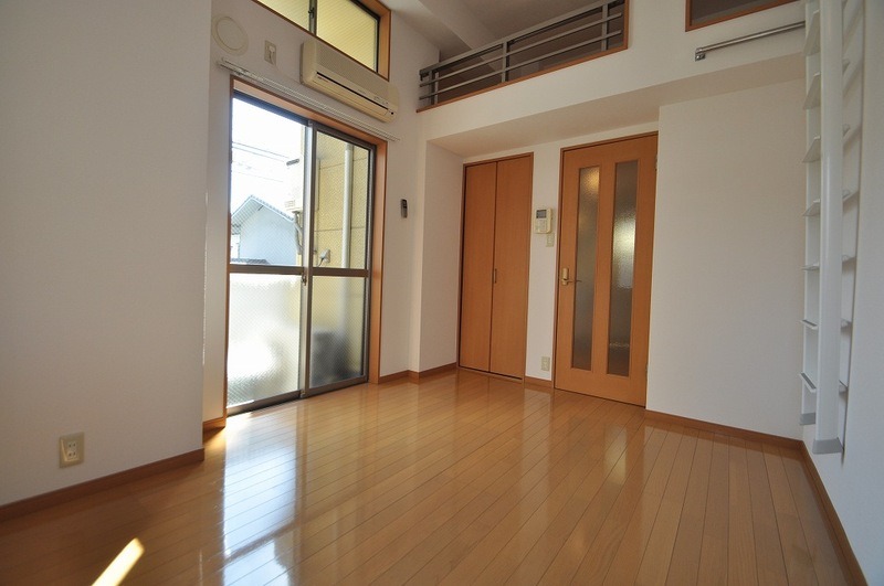 インテリア選びが楽しくなるようなオシャレなお部屋ですね