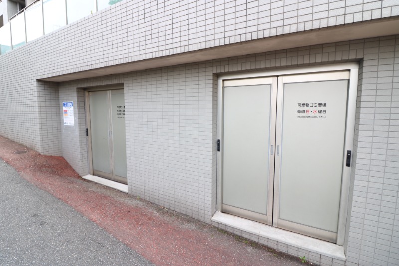 敷地内ゴミ置き場完備。