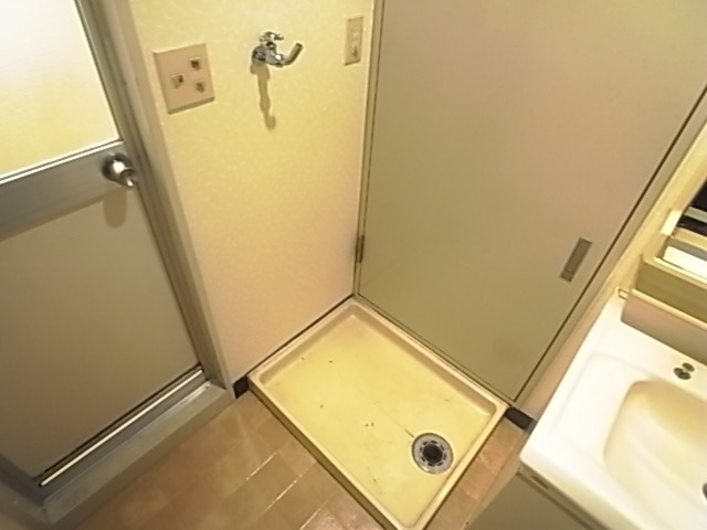 室内洗濯機置場完備。