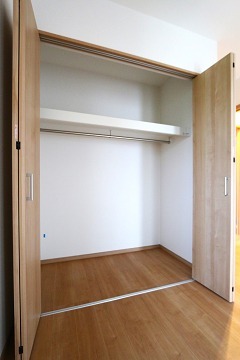 お洋服が多い方でも楽々収納できます