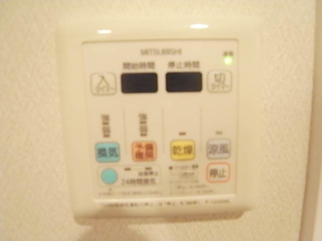 梅雨の時期にも便利な浴室乾燥付いてます