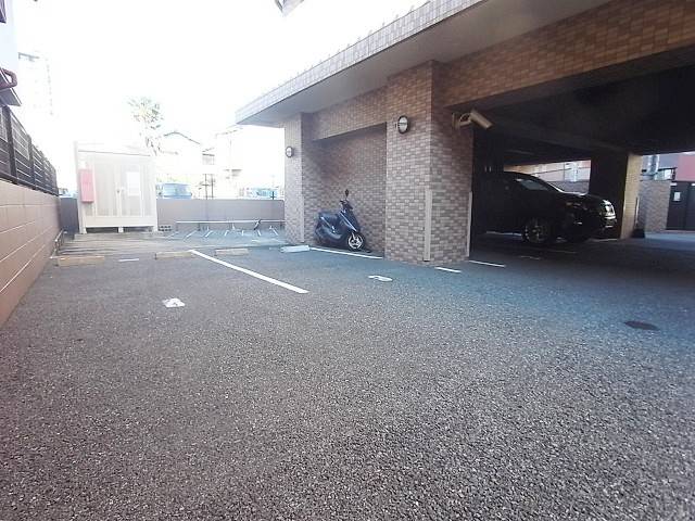 敷地内駐車場あります