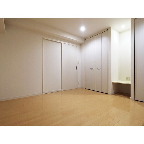 こちらは寝室にいかがでしょうか？？