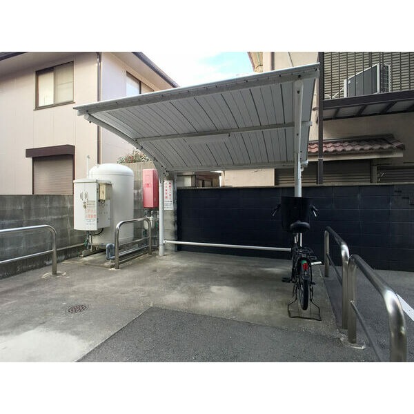 雨が降っても安心の駐輪場です