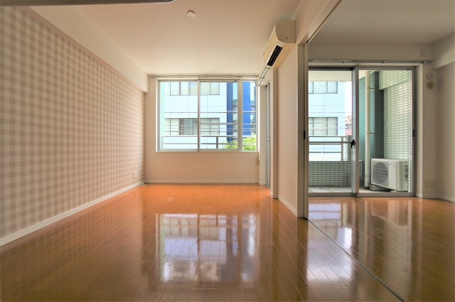 光の差し込む明るいお部屋です