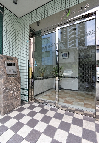 女性も安心のオートロック完備