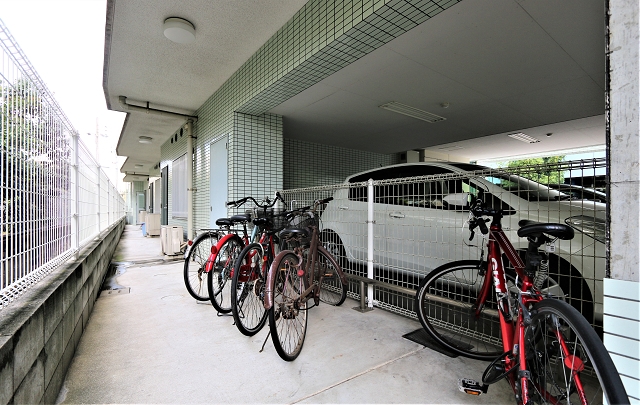 屋根付き駐輪場です