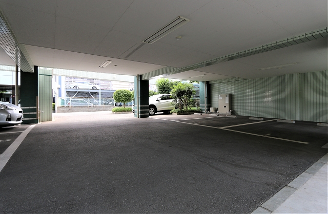 敷地内に駐車場ございます