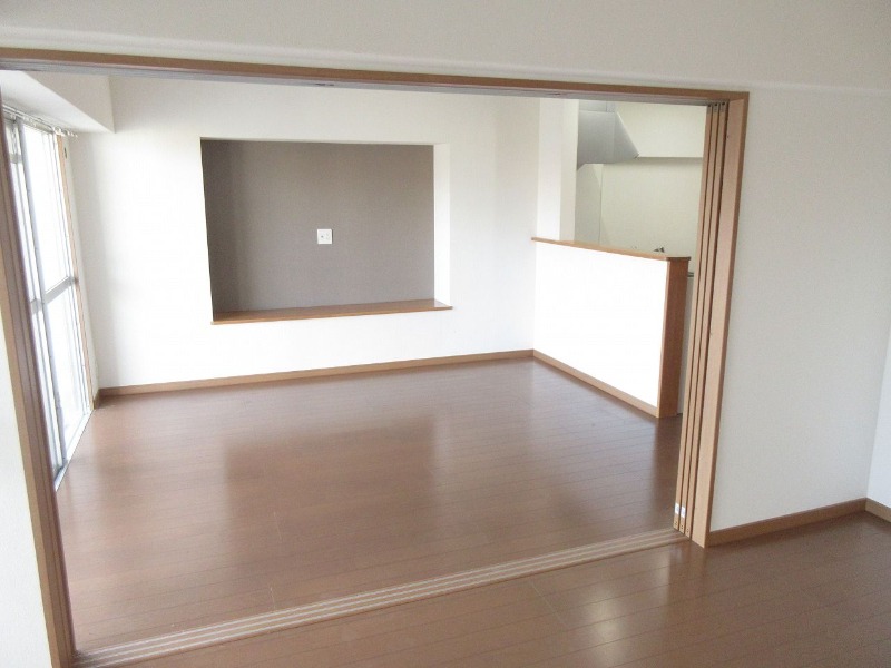 家具の配置がしやすいリビングですね